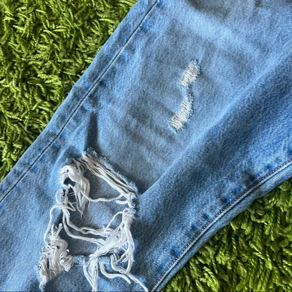 Levi’s Wedgie Straight distressed jeans - Picture 4 of 9
